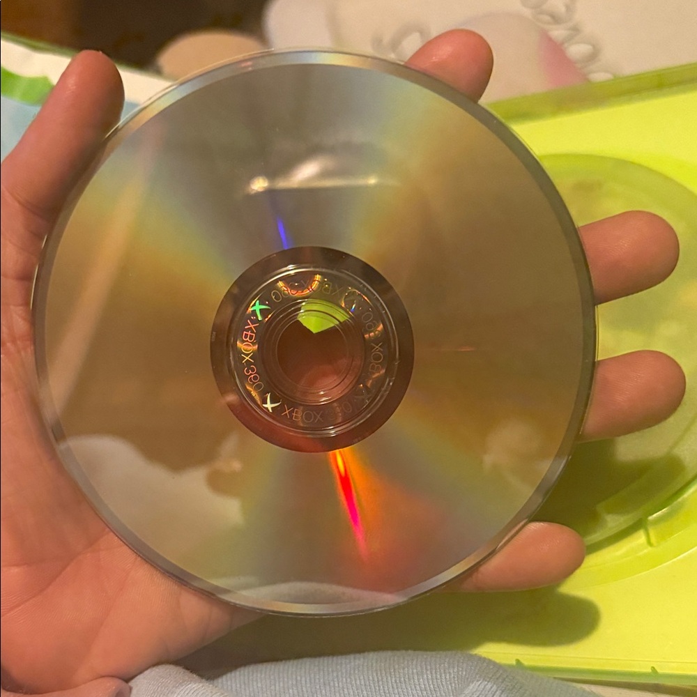Grand Theft Auto V for Xbox 360 - Green Case - Picture 3 of 5